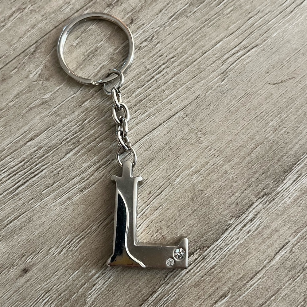 Silver Initial 'L' Keychain - Picture 3 of 11